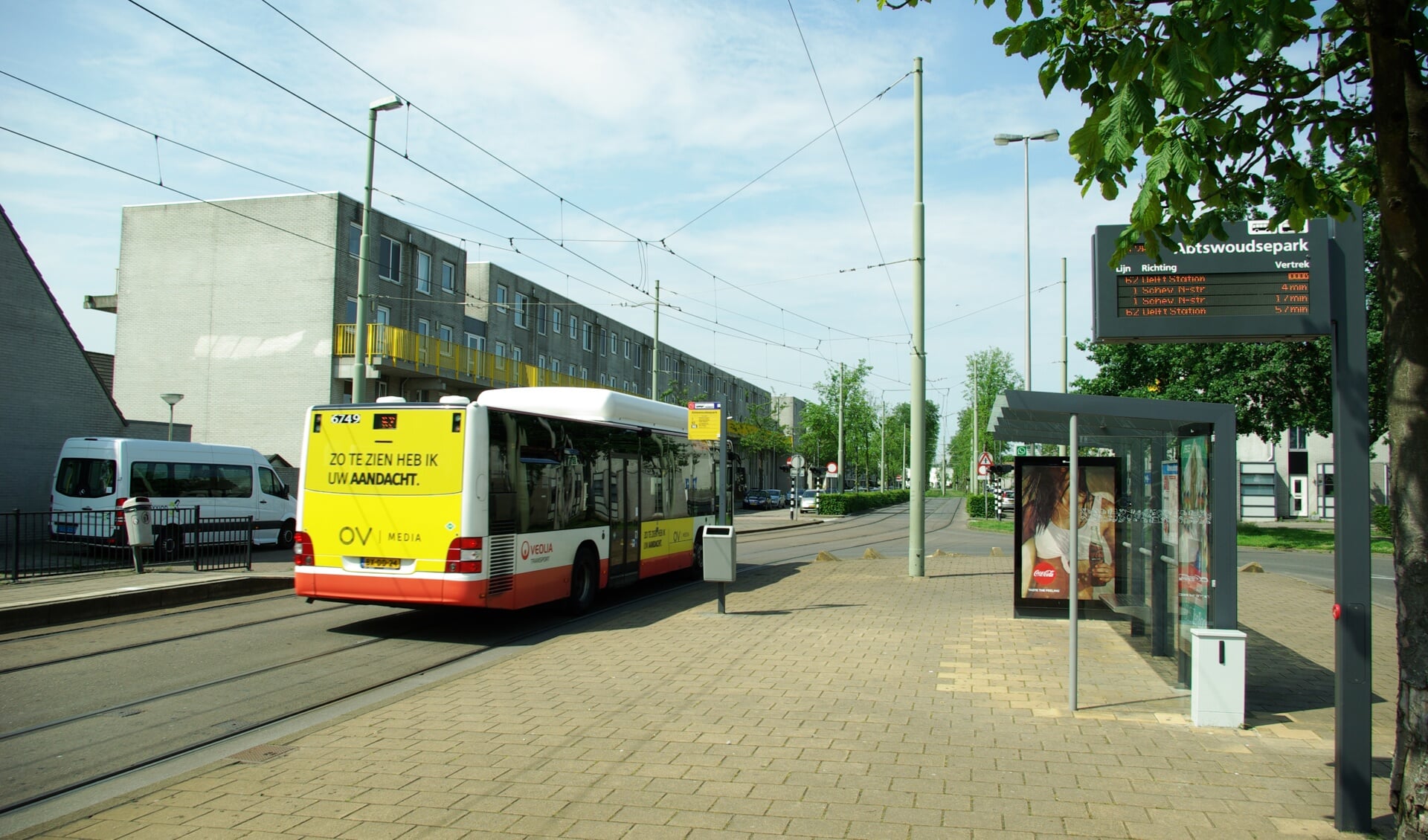 Bus 62 rijdt hier, bij gebrek aan in- of uitstappende reizers, hard voorbij de halte Abtswoudsepark. Als het aan Rover Delft ligt, wordt dit in de toekomst het keerpunt voor de bus. 