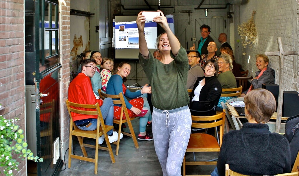 Een bijzondere voorstelling op een bijzondere plek: dat is wel een selfie waard. 