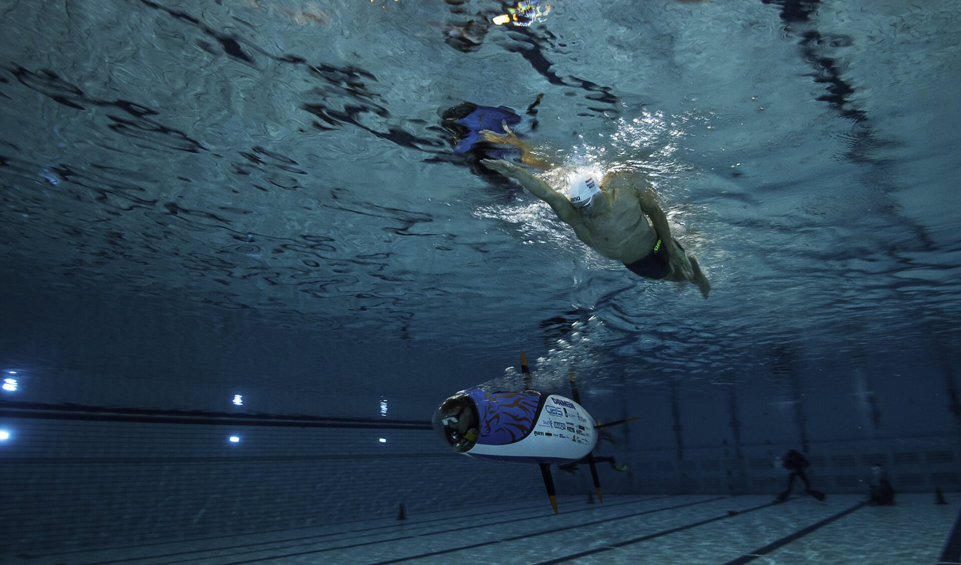De Olympische zwemmer Kyle Stolk kreeg woensdag klop van de Delftse en mensaangedreven onderzeeër. (foto: Rob Aarsen)