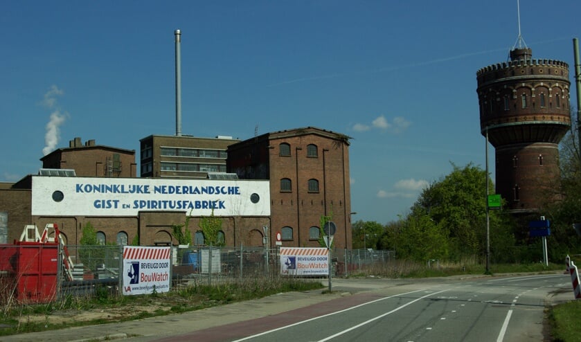 Op het terrein van de oude Gistfabriek wordt al jaren dagelijks 28 miljoen liter grondwater opgepompt. Het heeft in vele opzichten heel wat voeten in de aarde om daar mee te stoppen.