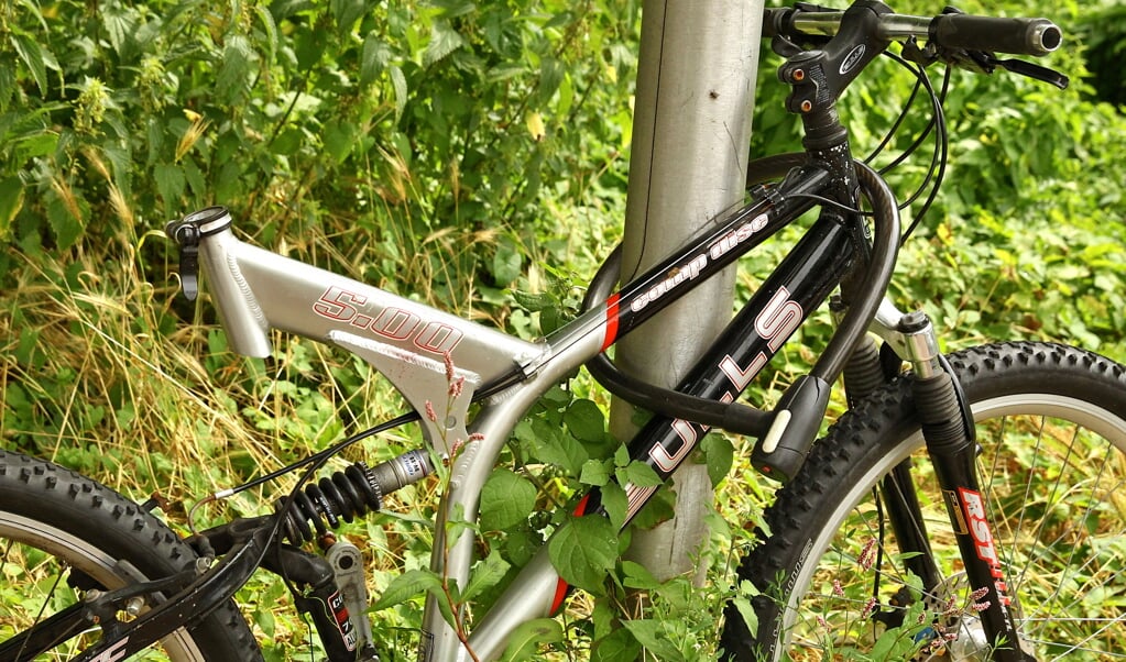 Wie z'n fiets goed vastzet heeft nog geen garantie dat dieven van de fiets afblijven. Zelfs het zadel is soms niet veilig. (foto: Koos Bommelé)