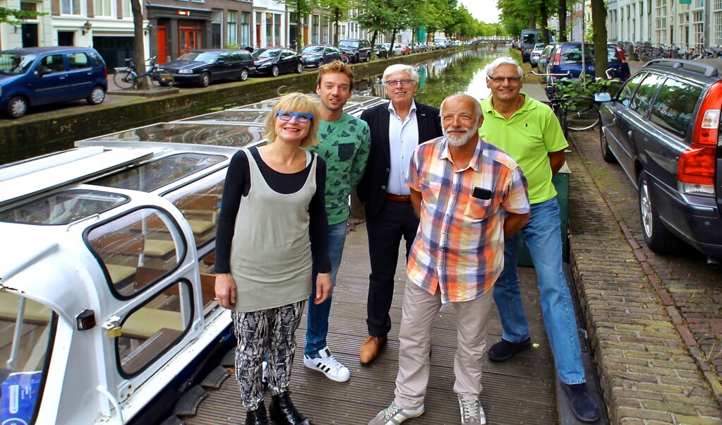 De werkgroep van de Delftse corsoboot: Pauline Brouwer, Michel van Namen, Leo Quack, Dick van Witteloostuijn en  Martin van Meurs (v.l.n.r.).  