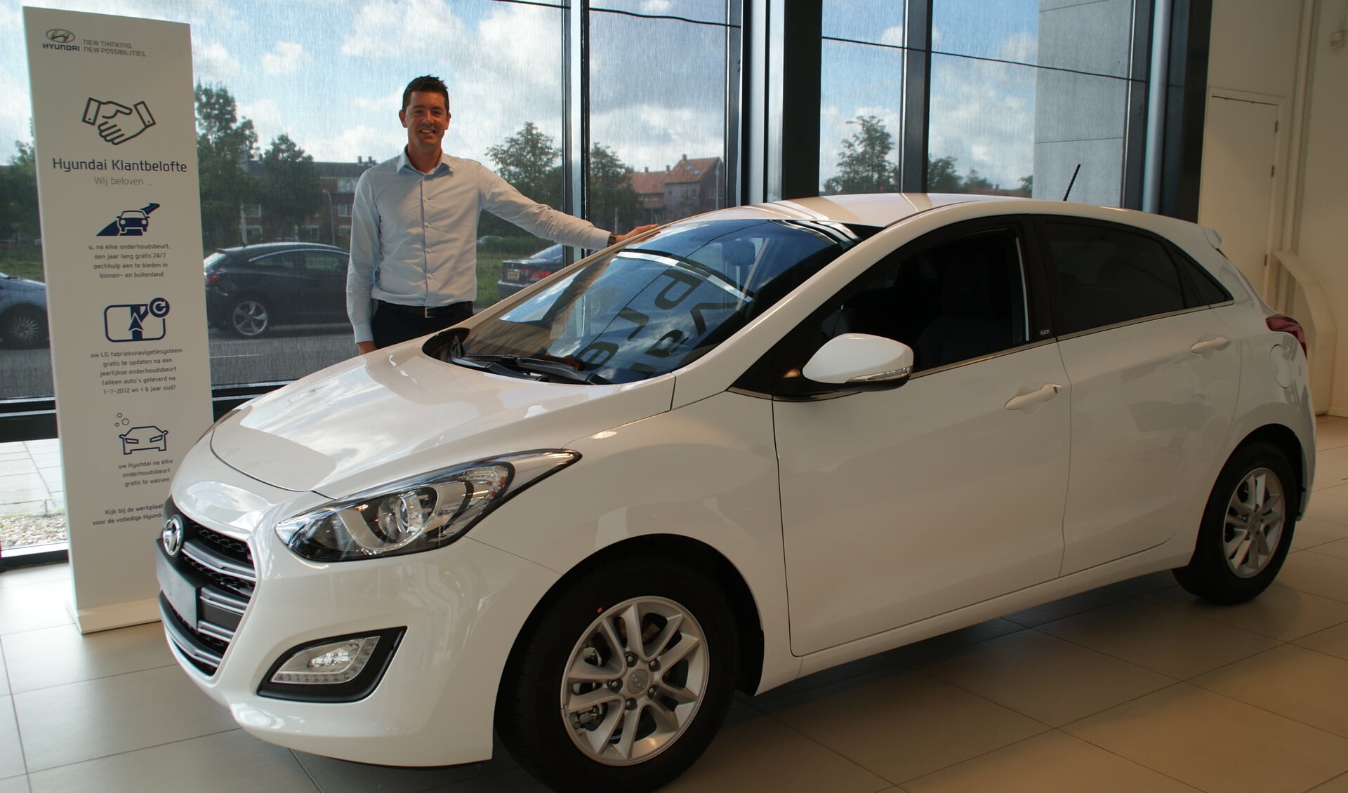 Hyundai Brand Manager Martijn van Reenen in afwachting van de nieuwe Hyundai Ioniq.