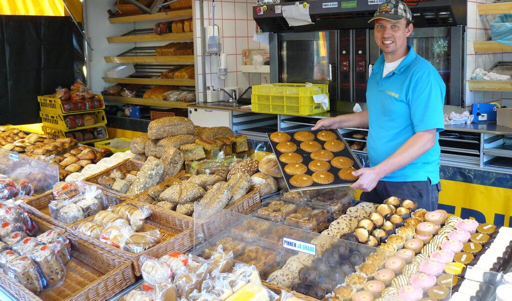 Voor brood en gebak kunt u op dinsdag op de markt bij De Hoven Passage terecht bij Bakkerij 't Stoepje. 