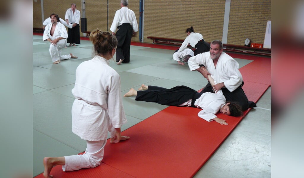 Zowel mannen als vrouwen zijn enthousiaste beoefenaars van aikido. (foto: Dennis van den Berg) 