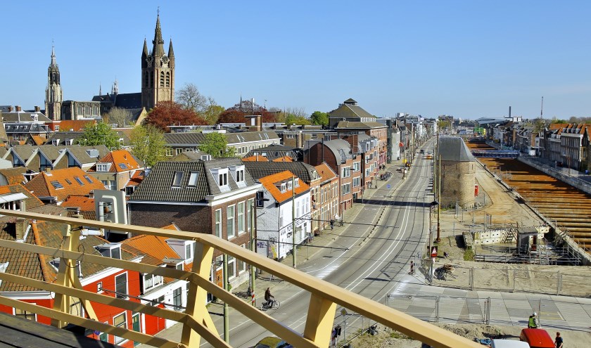 Terwijl de werkzaamheden in de Spoorzone dagelijks gestaag verder gaan, wordt nog altijd onderzocht wat hier fout ging. Komende tijd buigt Delft zich vooral over de 'waarom-vraag'. (foto: Koos Bommelé)