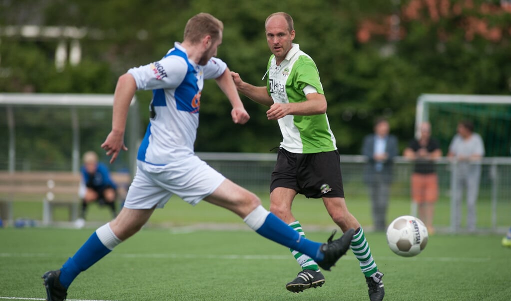 Tim Steenks speelde zondag tegen DONK zijn driehonderdste competitieduel in het shirt van d.v.v. Delft. 