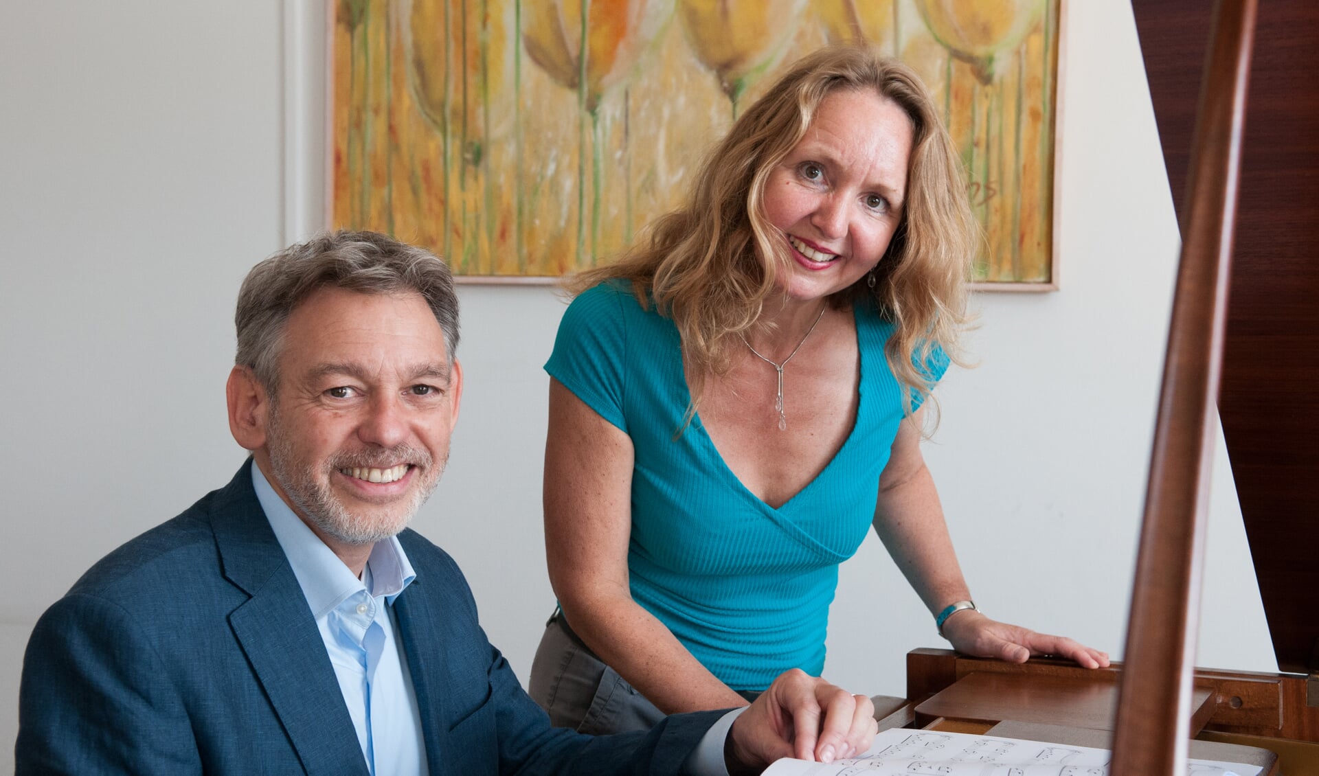 Martine de Jong en Ronald Jochems brengen op zondagmorgen een koffieconcert in Het Witte Huis. (foto: Liesbeth Bergen)