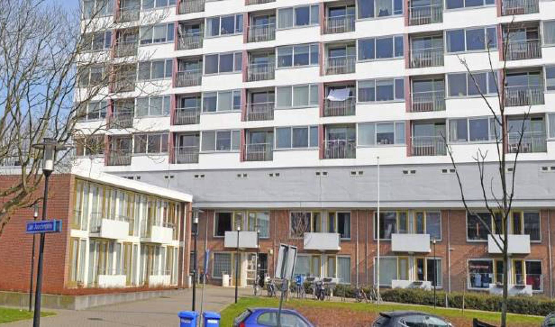 De torenflat van de Bieslandsekade. (foto: www.woonbron.nl)