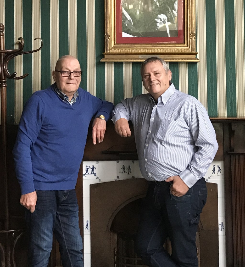 DHC'er en Rooie Rijer Dick Cinjee (links) en Wim Kooij, voorzitter van De Rooie Rijers.