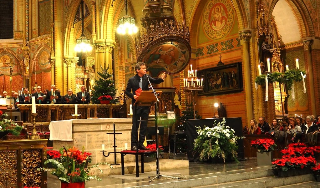 De muzikale leiding is ook tijdens de komende editie van de Kerst Volkszang, op zaterdag 23 december in de Maria van Jessekerk, in handen van Gregor Bak. 