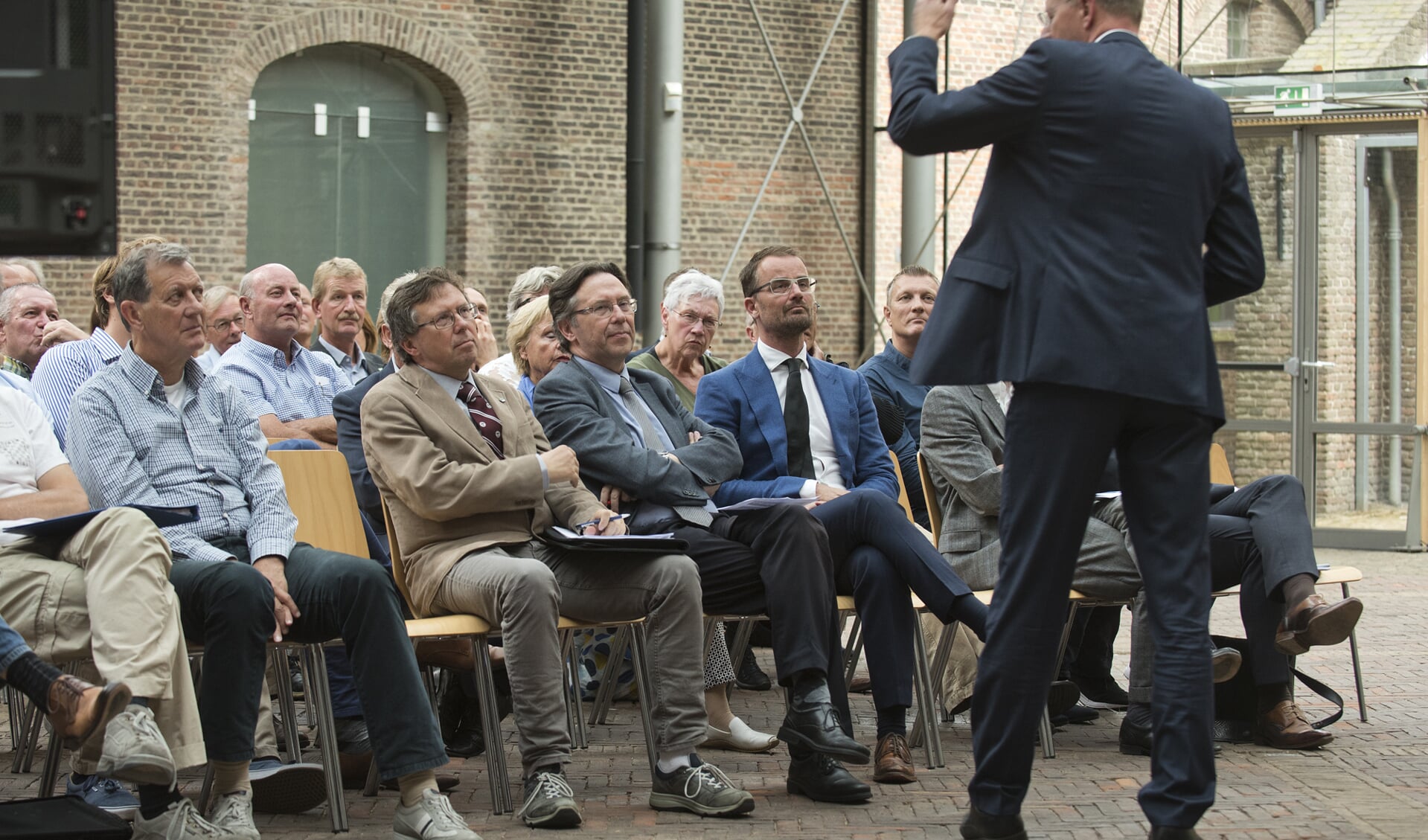 Het eerste Delftse sportcongres, dat in september in de Van der Mandelezaal in Museum Prinsenhof werd georganiseerd, was een nuttige bijeenkomst. 