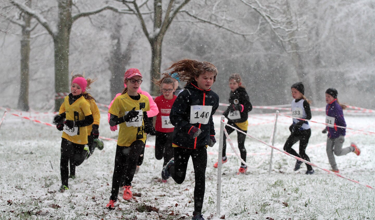 De deelnemers legde onder zware winterse omstandigheden het parcours af. 
