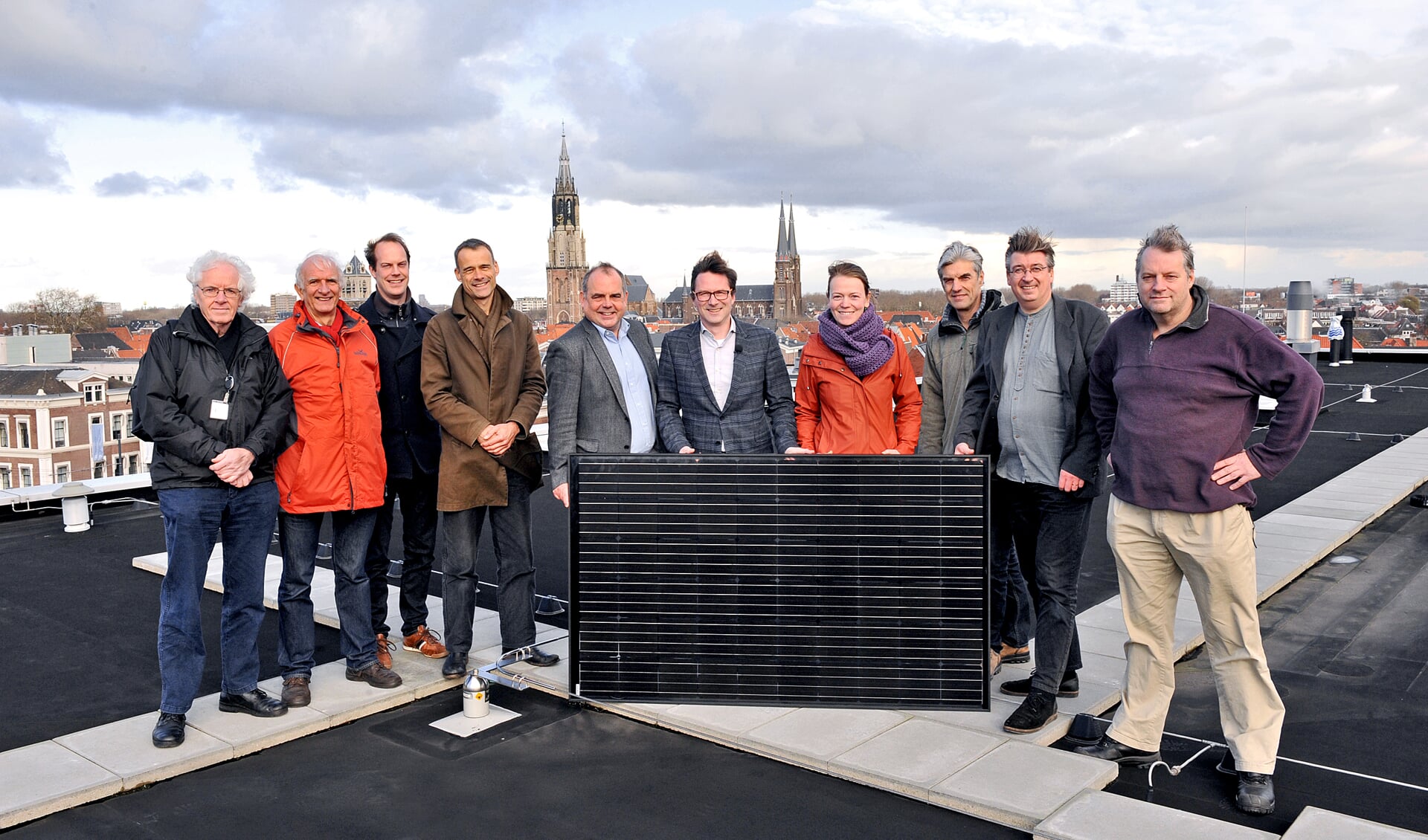 Wethouders Brandligt en Harpe, met een deel van het kernteam van Deelstroom Delft  (foto: Erwin Dijkgraaf)