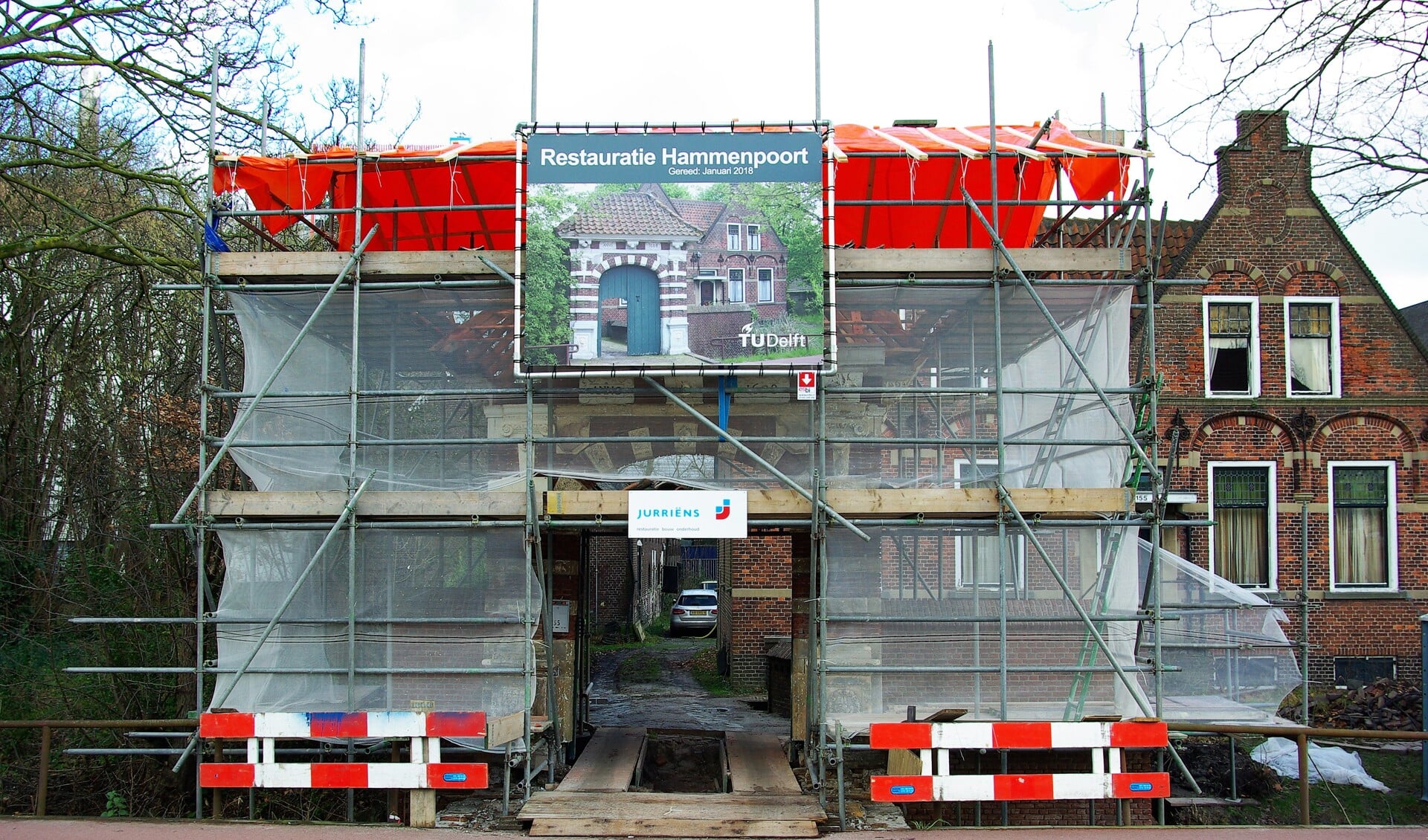 B en W trok eind augustus aan de bel bij de eigenaar van het complex, de TU Delft. Momenteel is werk in uitvoering. 