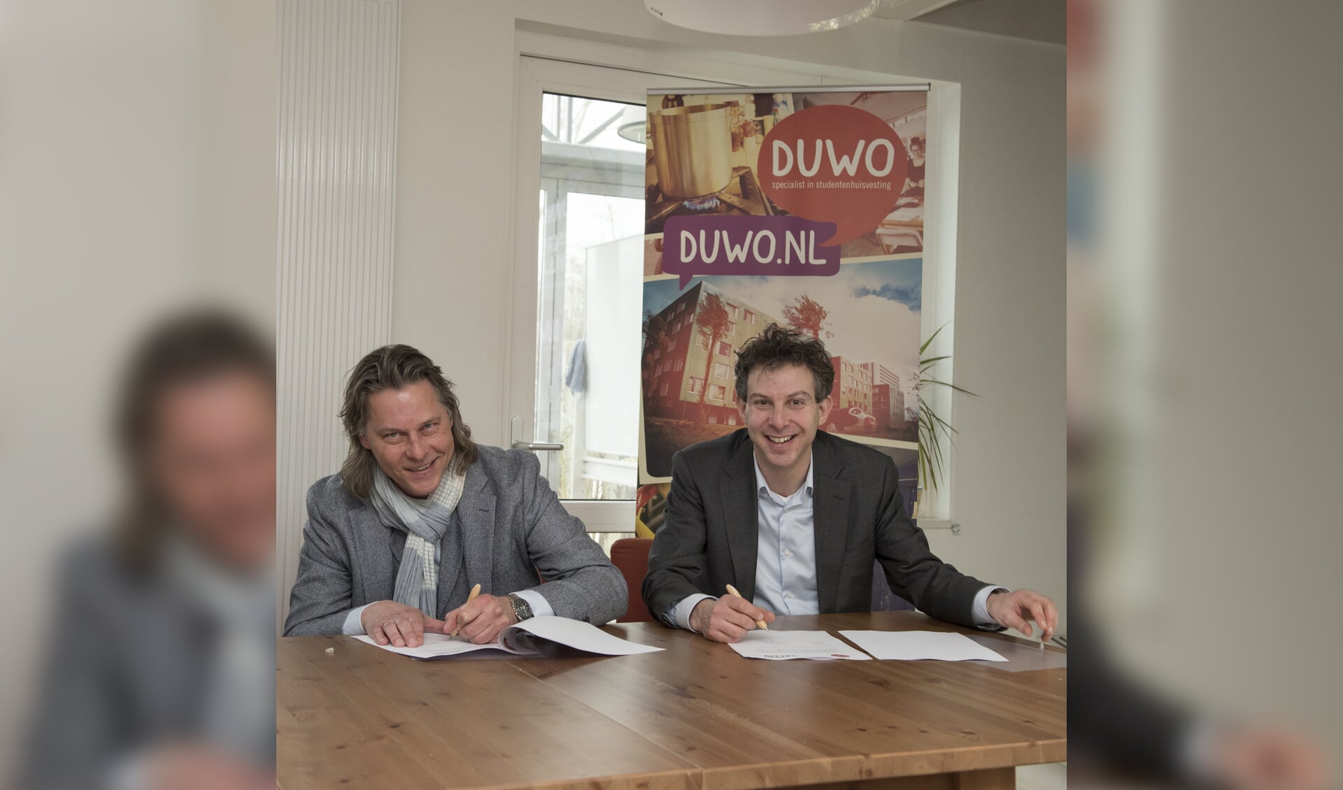 Jaron Weishut (rechts) van The Green Village en Michiel Ensink van DUWO gaan de samenwerking aan. (foto: René Verleg Fotografie)