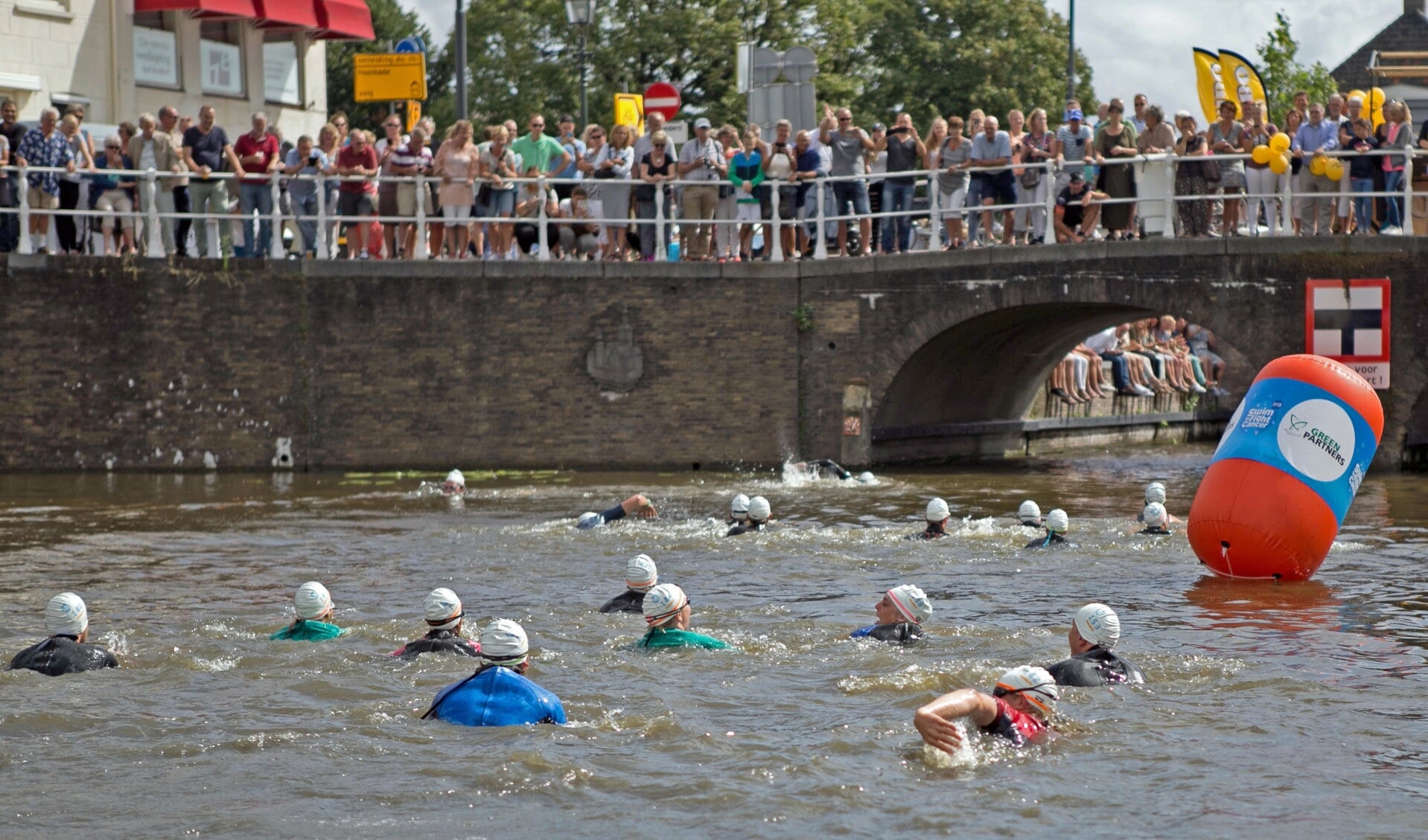 Swim to Fight Cancer Delft was vorig jaar een groot succes. 