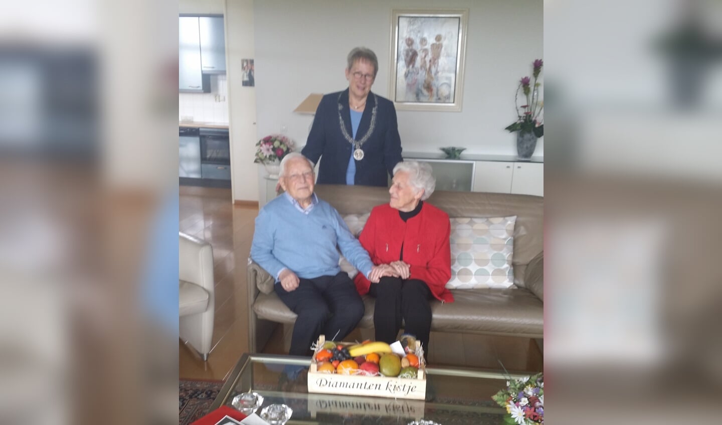 Op 26 april was het echtpaar Boot 60 jaar getrouwd. Locoburgemeester Aletta Hekker kwam hen feliciteren.