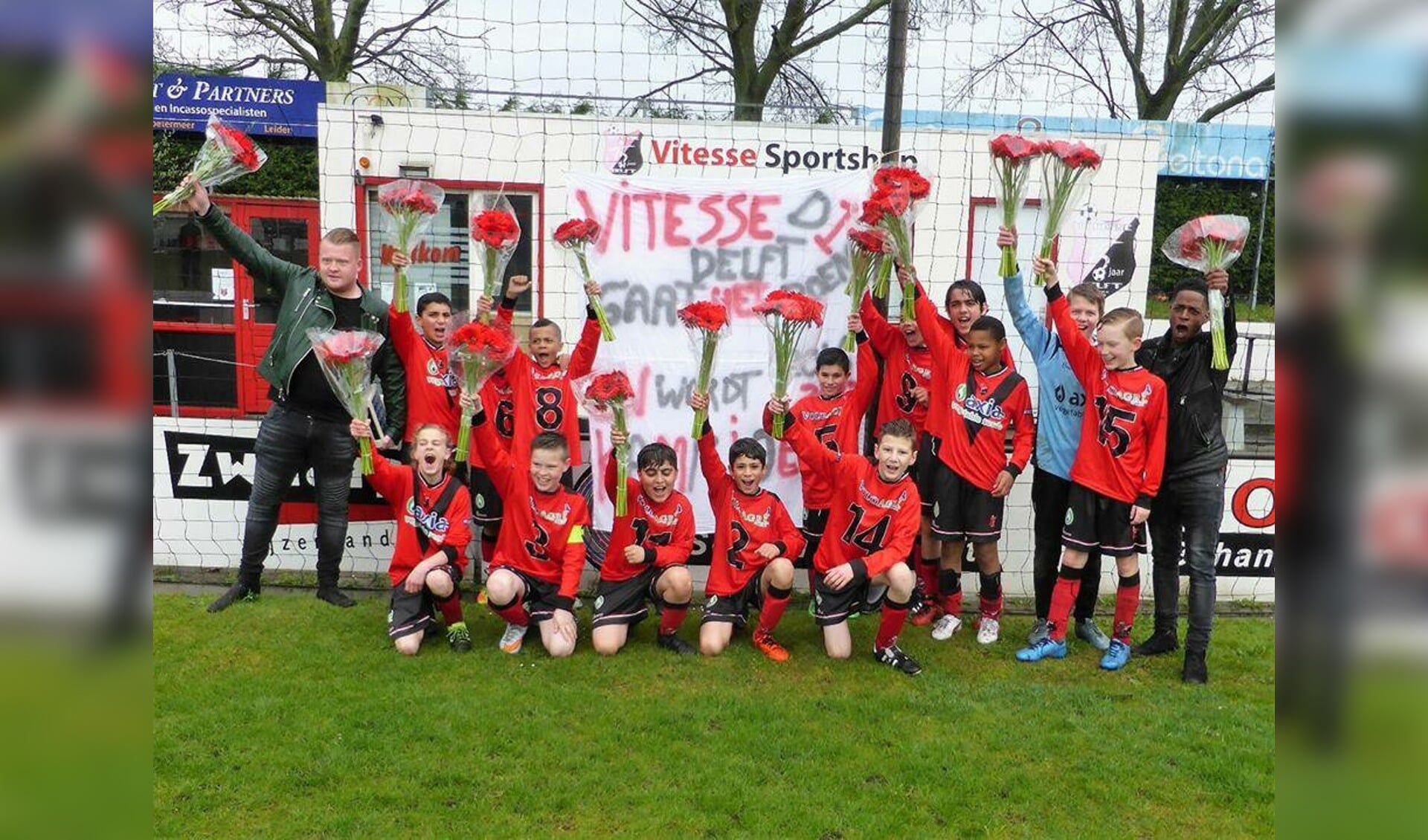 Hoera de JO13-1 van Vitesse Delft is kampioen geworden. Gefeliciteerd met deze topprestatie!