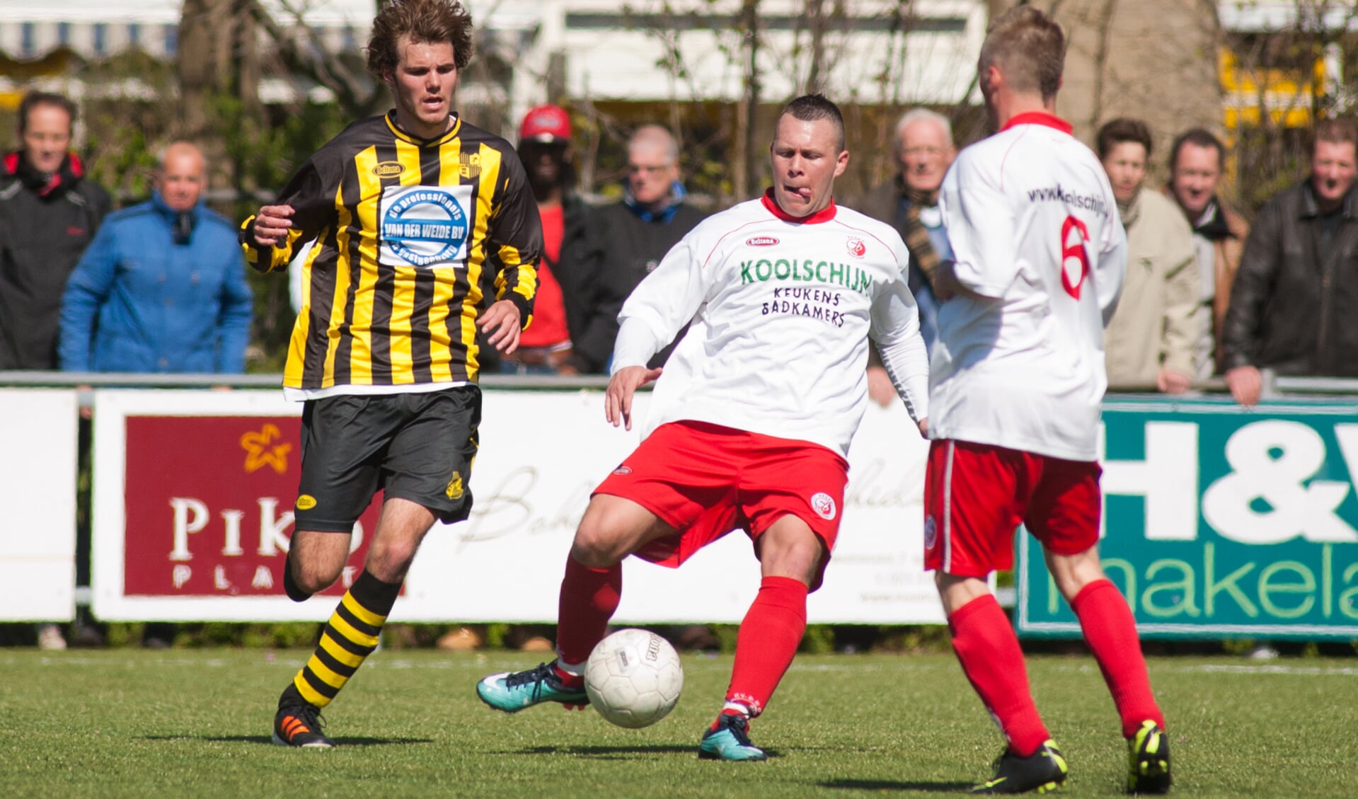 Jacco Wevers werd in het seizoen 2011/2012 topscorer bij RKDEO met 23 goals. Komend seizoen draagt hij weer een rode broek en een wit shirt, maar dan dat van Full Speed. (foto: Roel van Dorsten) 
