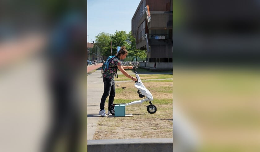 Valentijn Knol in actie tijdens zijn onderzoek naar reizen met Iwheels.