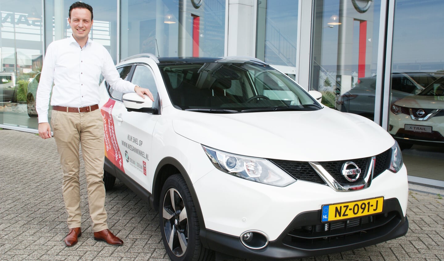 Pieter Dekkers bij de Nissan Qashqai die centraal staat in de Nu of Nooit actie.