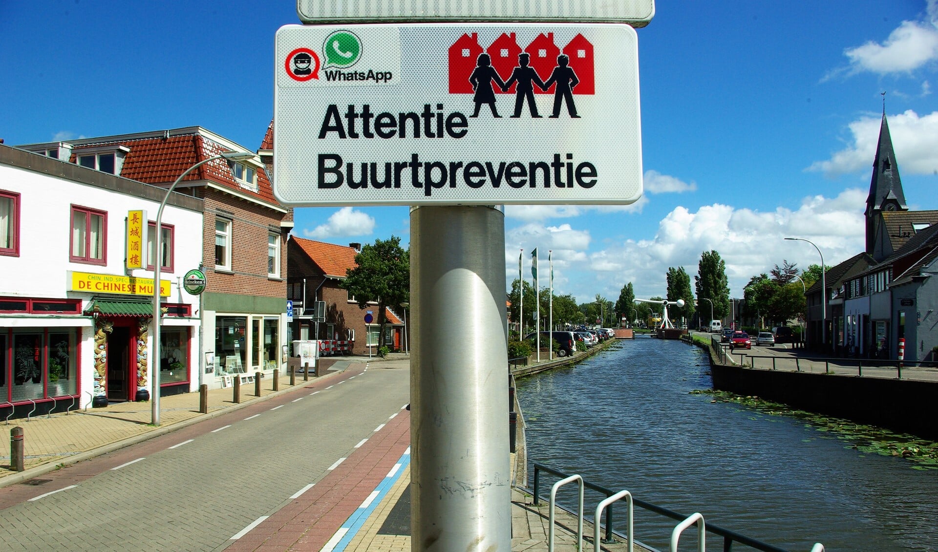 Den Hoorn heeft geen eigen politiebureau, maar wel een groep van vijftig buurtpreventen die een oogje in zeil houden. In Schipluiden nemen zo'n zestig dorpsbewoners die taak op zich. 