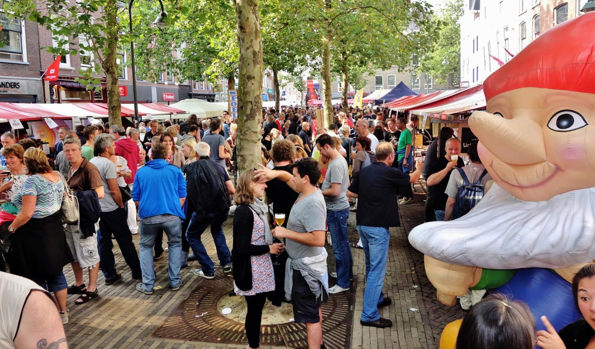 Het Bierfestival op de Brabantse Turfmarkt. (foto: archief)