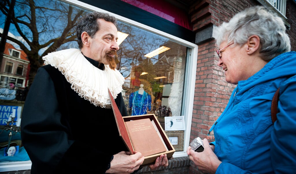 Beroemde Delftse historische figuren laten zich zondag van hun beste kant zien. (foto: Erik Jansen)