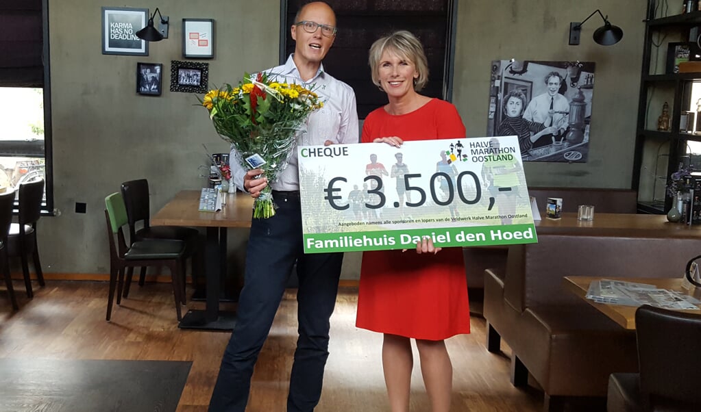 De Veldwerk Halve Marathon Oostland leverde 3500 euro op voor het goede doel: familiehuis Daniel den Hoed. 