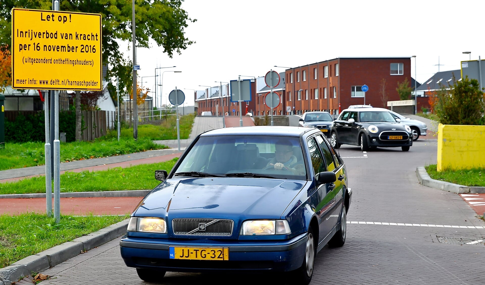 Om de ontsluiting van de Kuyperwijk te behouden wordt voor autoverkeer de knip op de Kristalweg vanaf 22 januari tijdelijk opgeheven. (foto: archief)