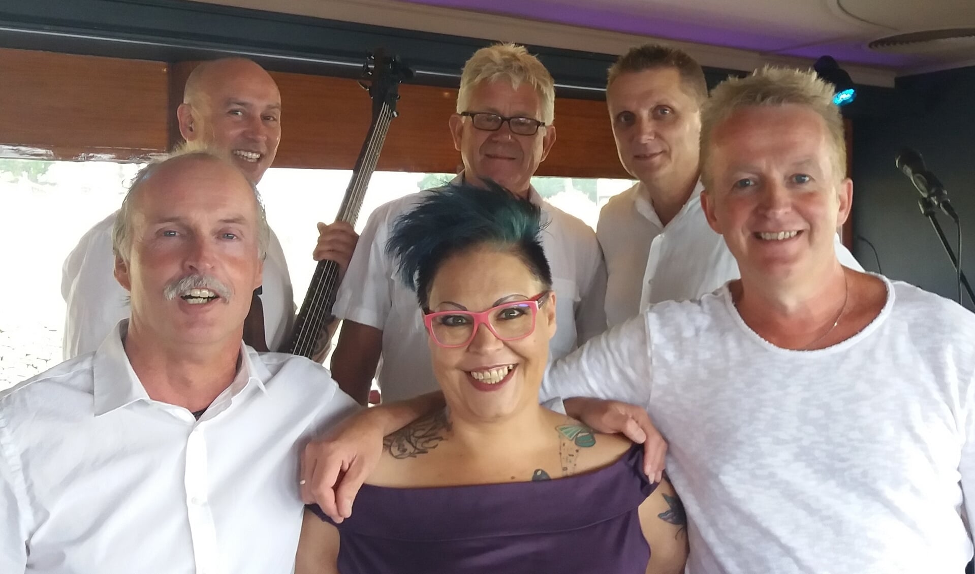 De band Traveller met de top-zangeres Eydie, bekend van Holland´s got Talent.