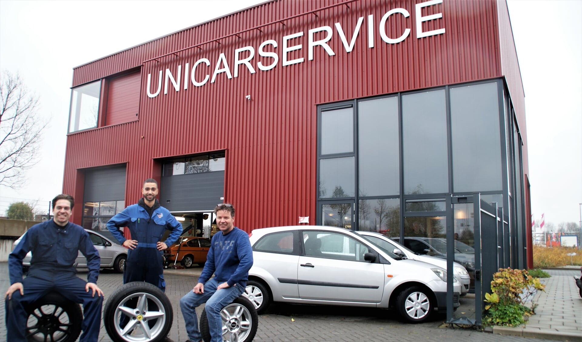 Het team van Unicar Service,
met van links naar rechts Bram, Hicham en Mark.