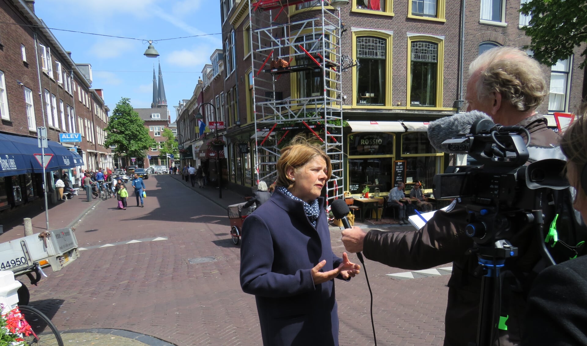 Burgemeester Van Bijsterveldt had veel cameraminuten in mei door de schietincidenten.