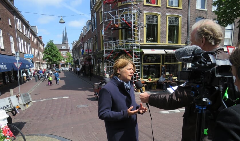 Burgemeester Van Bijsterveldt had veel cameraminuten in mei door de schietincidenten.  