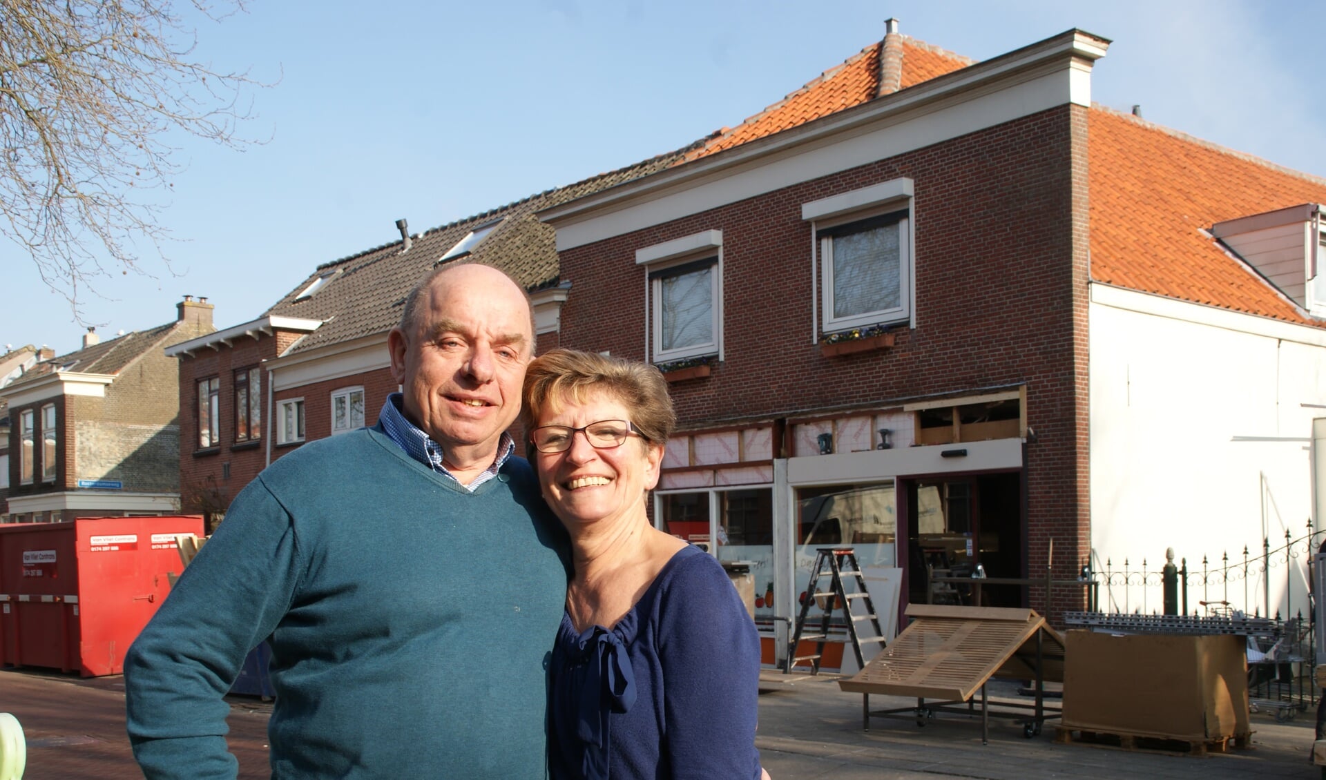 Hans en Nellie Meijer verwelkomen iedereen vanaf woensdag in de vernieuwde supermarkt aan de Rotterdamseweg.