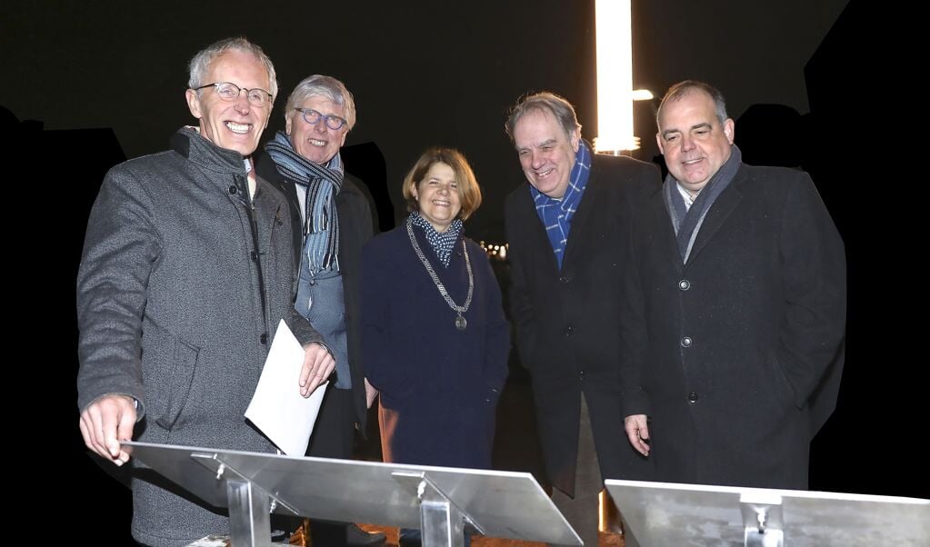 De nachtburgemeester bezocht de onthulling van de laatste overblijfselen van het spoorviaduct. (foto: PR)