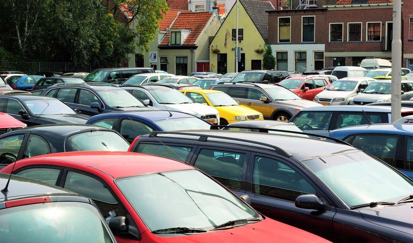Hoe denken de partijen over het huidige Delftse parkeerbeleid? (foto: Archief/Jesper Neeleman)