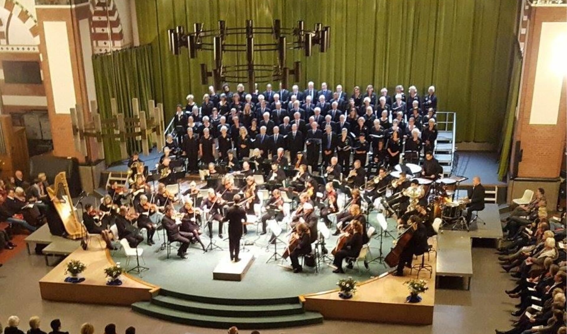 Het dit jaar zestigjarige Cantarella is het oudste en tevens grootste klassieke koor van Delft. 