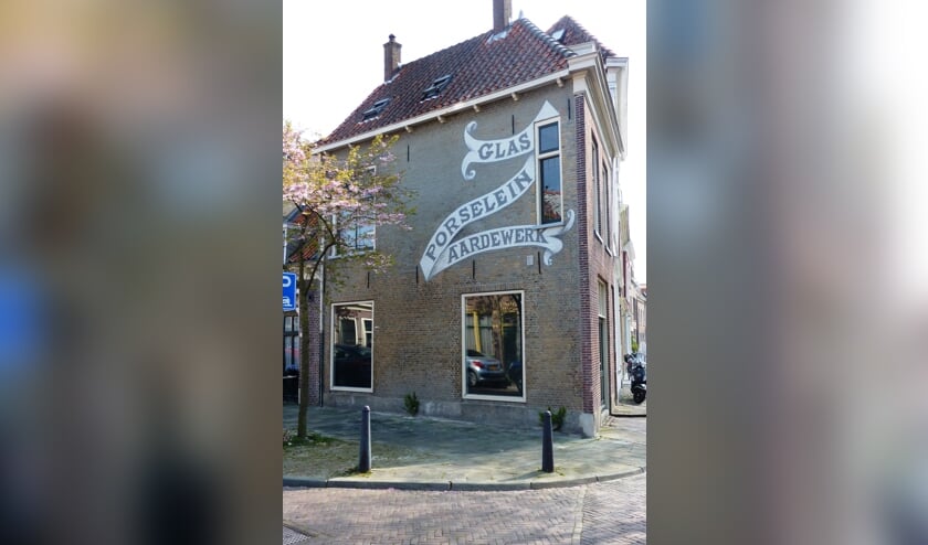 Een traditionele muurreclame. Een tijdsbeeld.