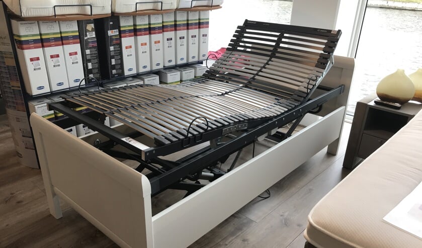 Een elektrisch verstelbare lattenbodem met zorgstand. (Foto: PR)