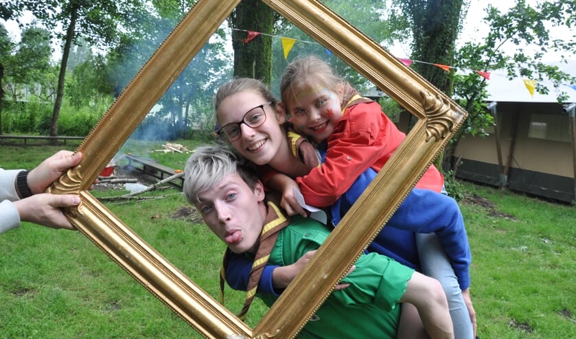 Alwin, Ayla en lid Romy beleven leuke tijden met elkaar