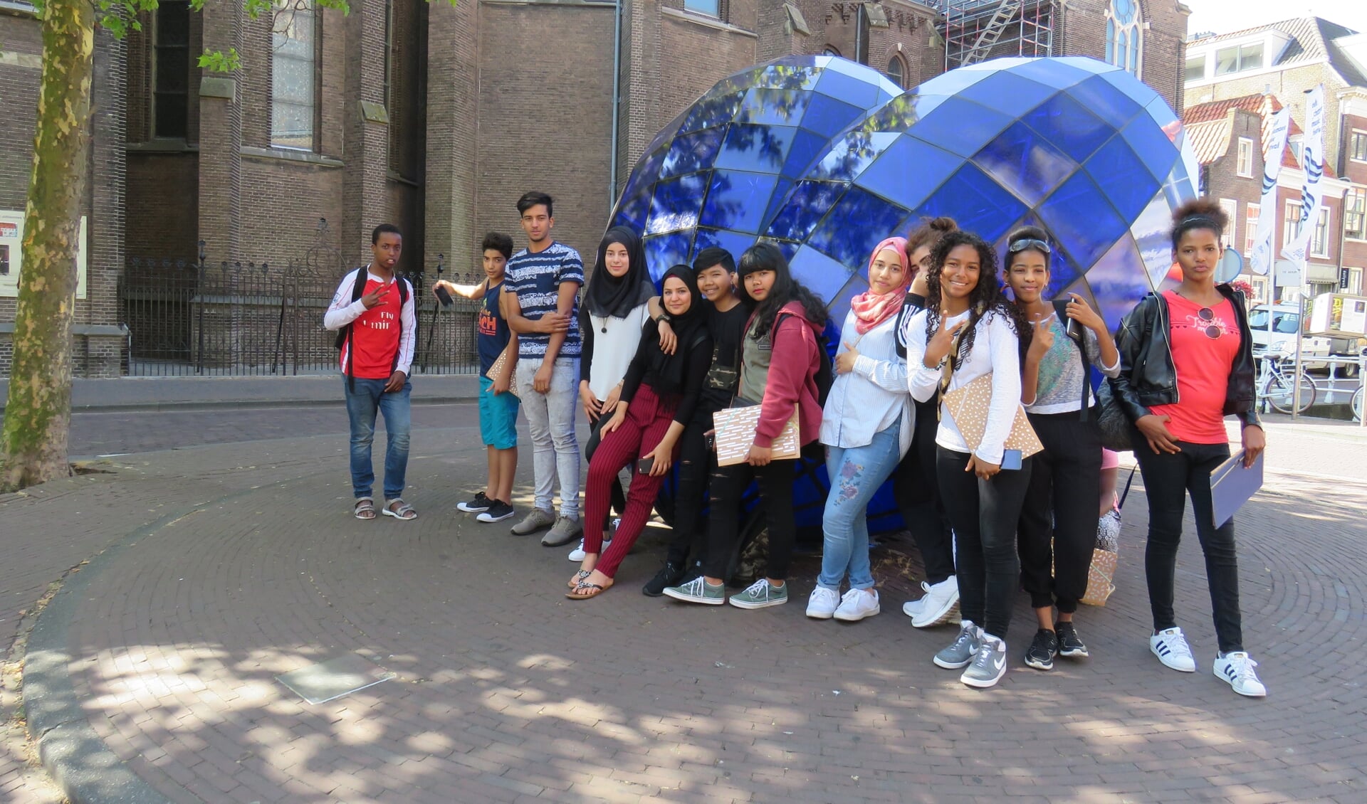 De jonge vluchtelingen en migranten  leren bij in de TaalZomer van het Grotius College