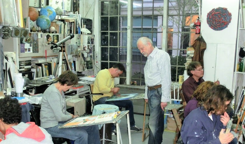 Steven van der Kruit geeft al ruim dertig jaar schilder- en tekenlessen.   