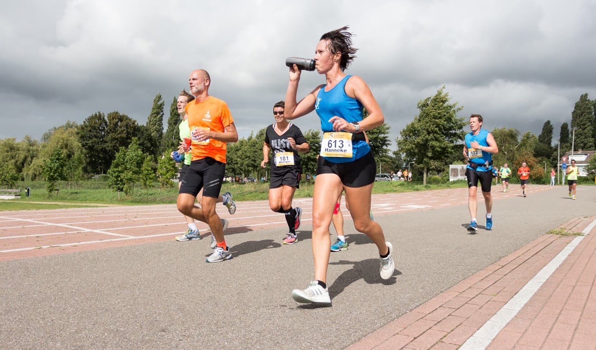 Deelnemers aan de Halve Marathon Oostland van vorig jaar (foto: Marchel Snoei)