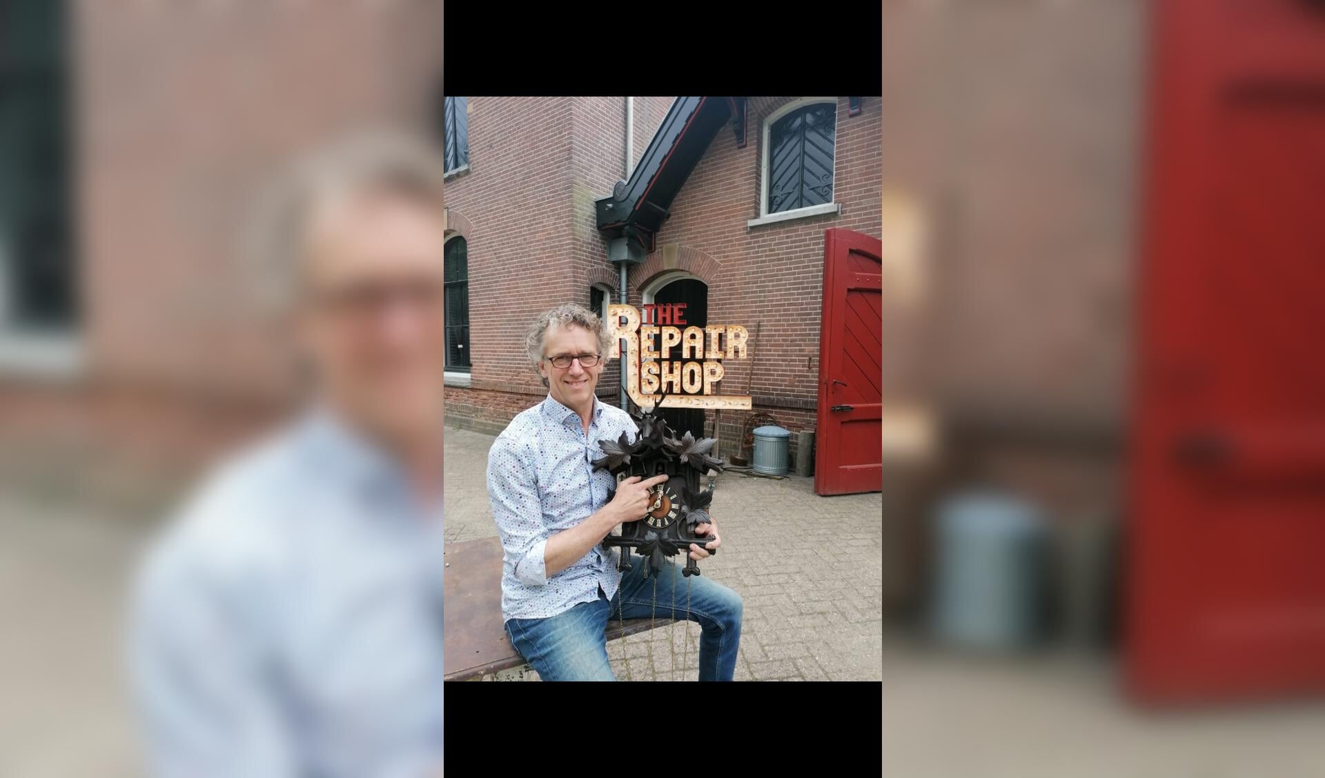 Horlogemaker Tjan van Loenen is maandag te zien bij 'The Repair Shop' op RTL4