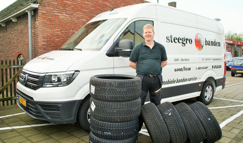 Ariën Groenewegen helpt u graag bij de wissel van winter- naar
zomerbanden.