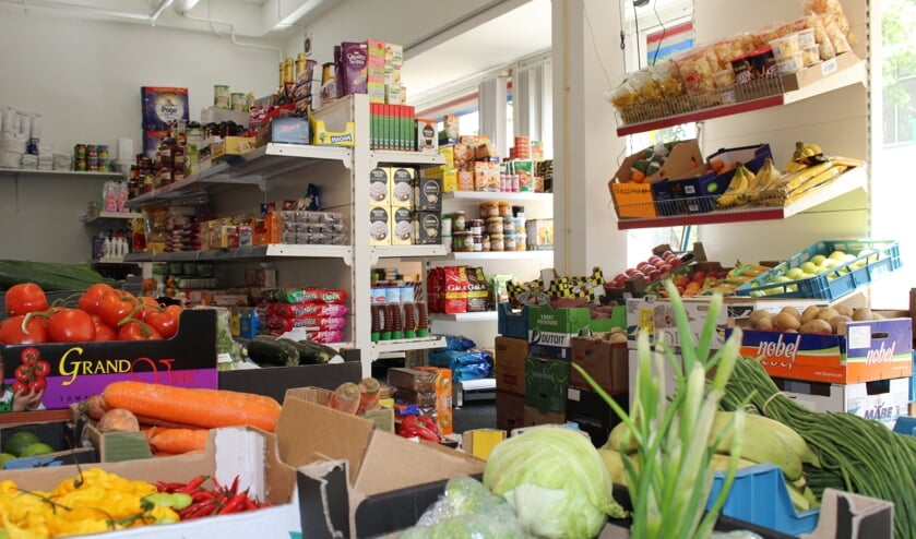 Surinaamse èn Nederlandse specialiteiten bij Parbomarkt. | Foto: EvE