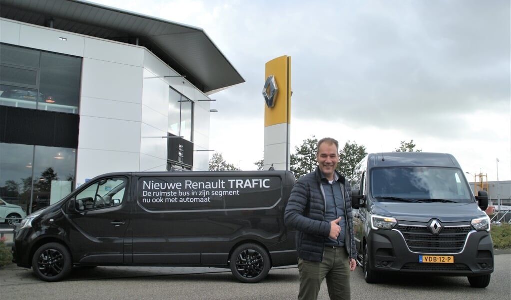 Bedrijfswagenspecialist Robert Schaap bij de vernieuwde Renault Trafic en Master.