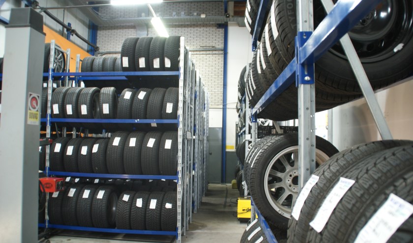 De grote opslagcapaciteit van zomer- en winterbanden bijIdenburg Car Solutions.